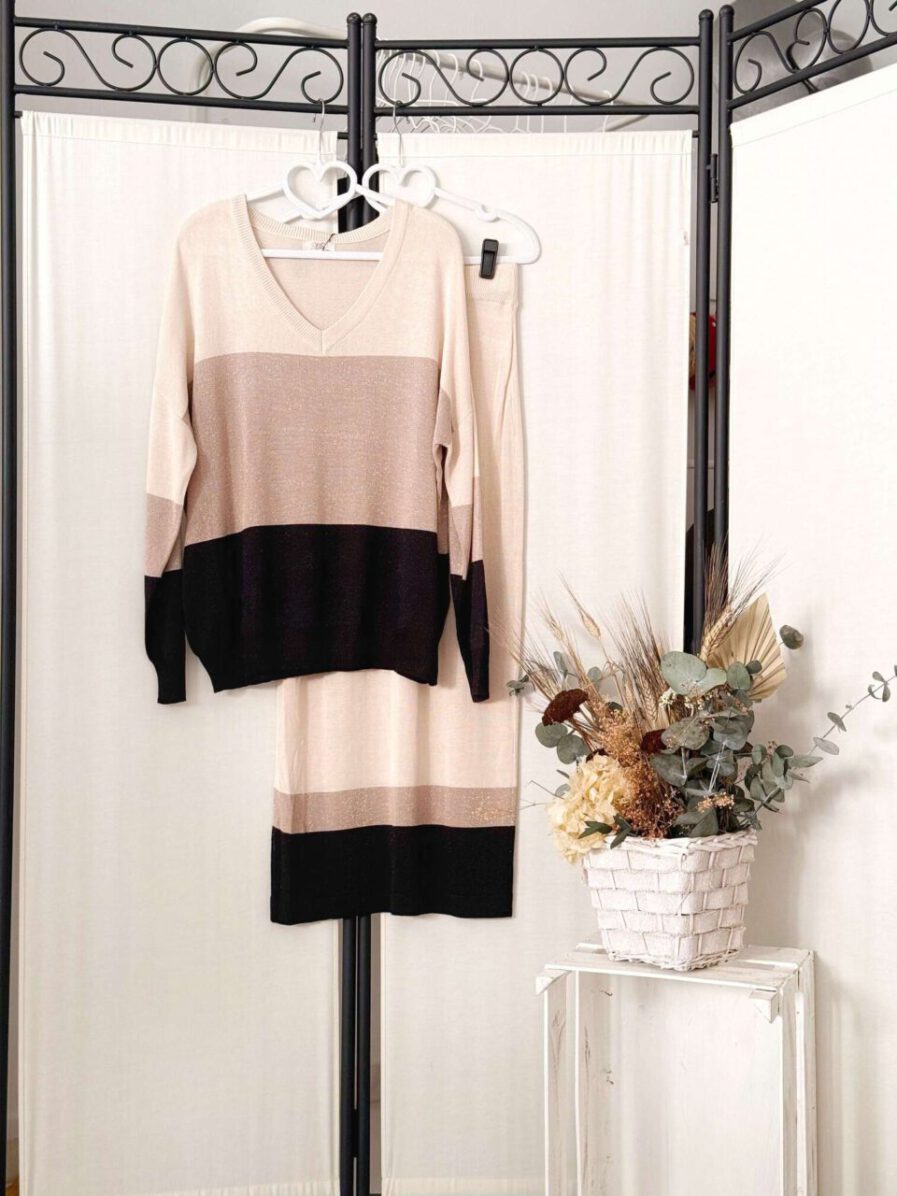 Conjunto falda y jersey pico beige